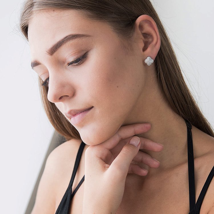 Серебряные серьги-пусеты с фианитами "Клевер" 121663 от ювелирного магазина Оникс - 4