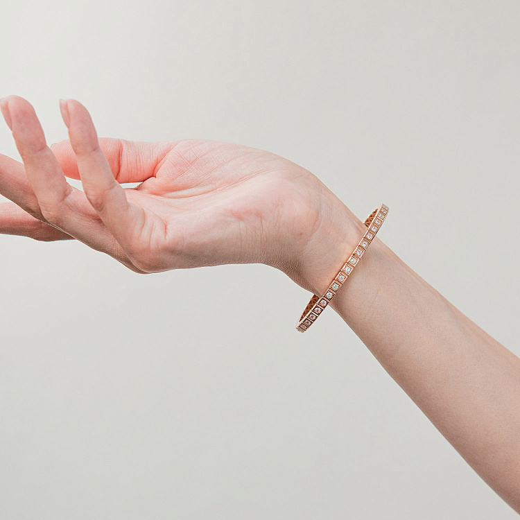 Жесткий золотой браслет "Кубики" (фианиты) б05616 от ювелирного магазина Оникс - 2