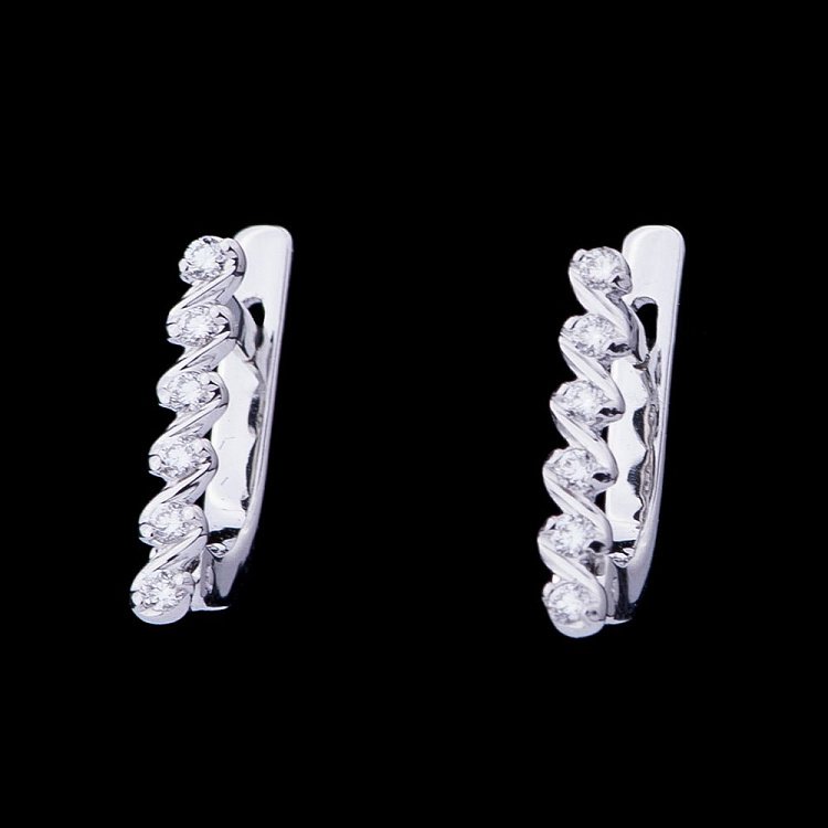 Золотые серьги с бриллиантами е0905б от ювелирного магазина Оникс - 1