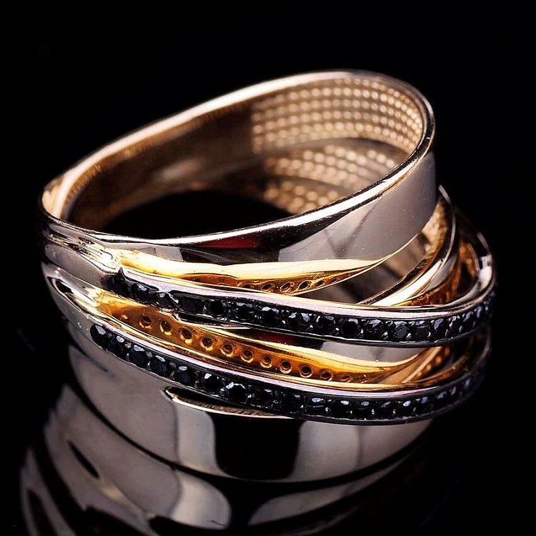 Золотое кольцо с фианитами к03245 от ювелирного магазина Оникс - 1