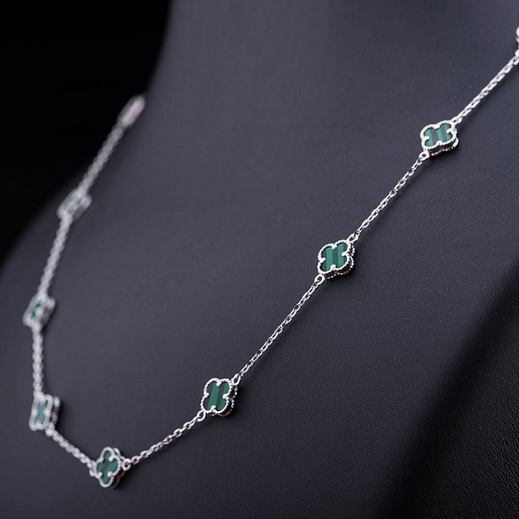 Серебряное колье "Клевер" (им. малахит) 18344 от ювелирного магазина Оникс - 1