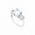 Серебряное кольцо с голубым топазом и фианитами 111456 от ювелирного магазина Оникс