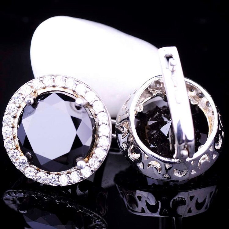 Серебряные сережки с фианитами 12475 от ювелирного магазина Оникс - 2