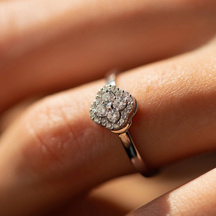 Золотое кольцо "Клевер" с бриллиантами 233791121 от ювелирного магазина Оникс - 5