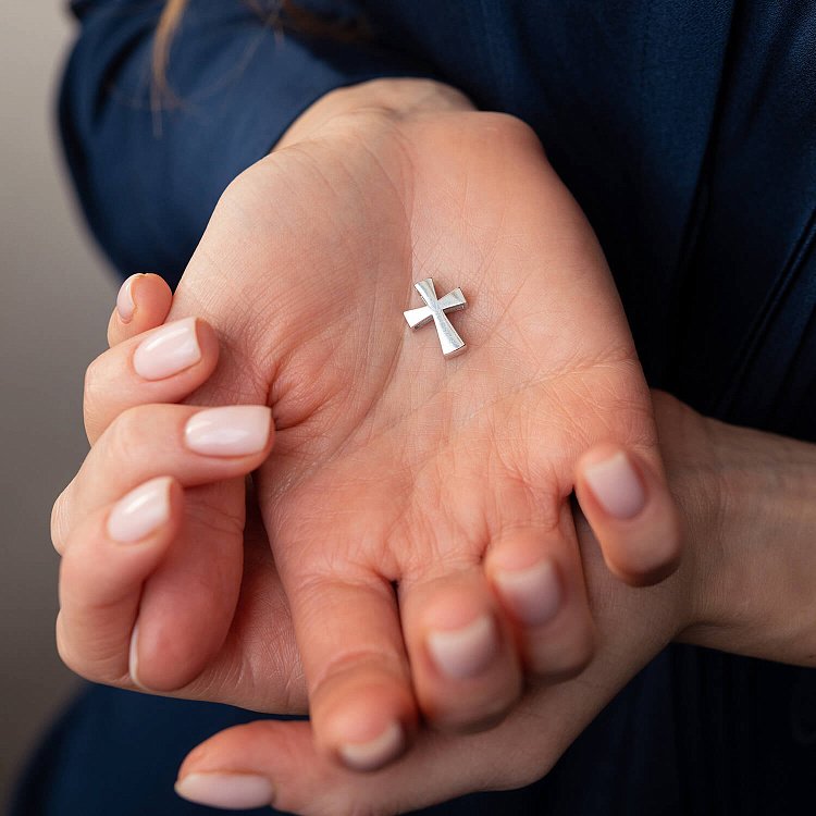Крестик Минимал в белом золоте (открывается) п03088 от ювелирного магазина Оникс - 1