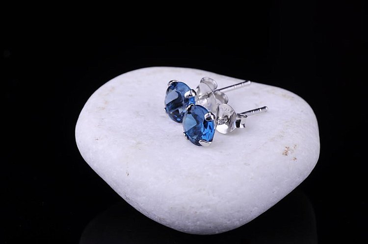 Серебряные серьги-пусеты  "Лондон голубой" топаз, родий (7мм) 121373 от ювелирного магазина Оникс - 2