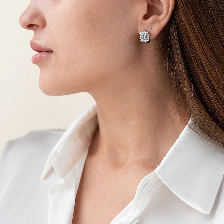 Серебряные серьги с голубыми топазами и фианитами 121365 от ювелирного магазина Оникс - 2