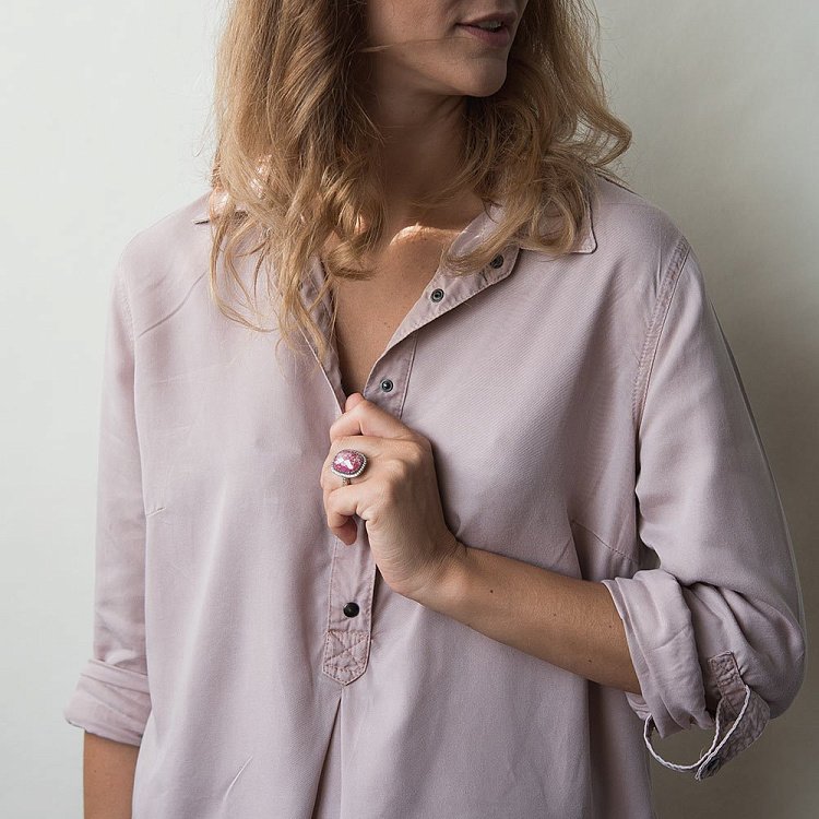 Женское кольцо с фианитами (родий) 111650 от ювелирного магазина Оникс