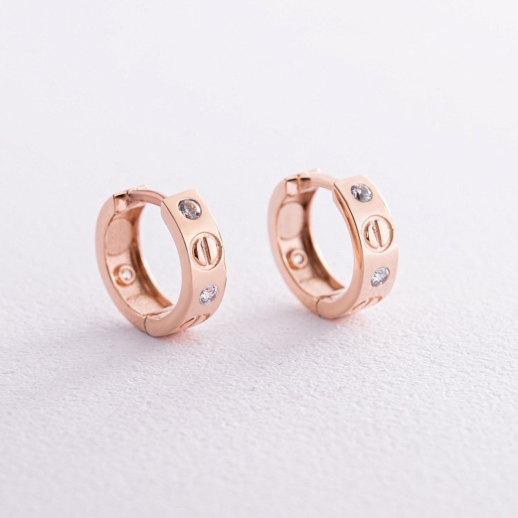 Золоті сережки - кільця "Love" з фіанітами с08143 від ювелірного магазину Онікс