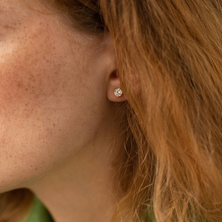 Сережки - пусети з фіанітами (жовте золото) с08347 від ювелірного магазину Онікс - 3