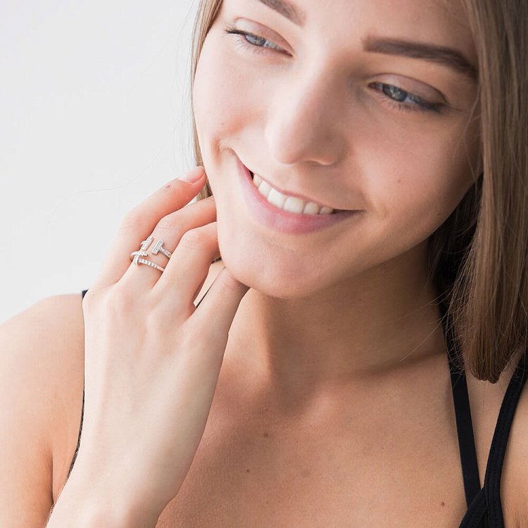 Ексклюзивна срібна каблучка з фіанітами 111728 від ювелірного магазину Онікс - 4