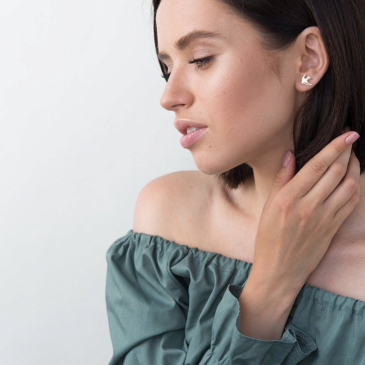 Золоті сережки-пусети "Ластівка" с06295 від ювелірного магазину Онікс - 4