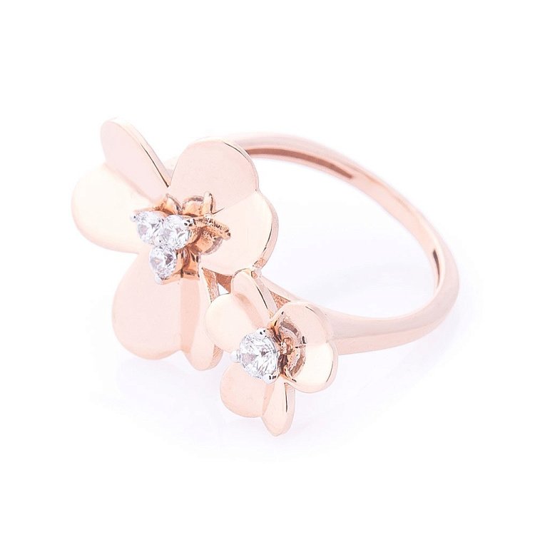 Золотий перстень з квіточками (фіаніт) к06221 - 1 Золотий перстень з квіточками (фіаніт) к06221 від ювелірного магазину Онікс - 1