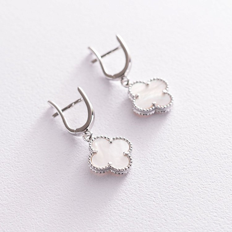 Серебряные серьги "Клевер" с перламутром 122881 от ювелирного магазина Оникс - 2