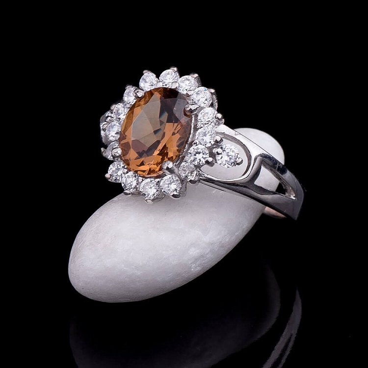 Серебряное кольцо с фианитами и кварцем(родий) 111689 от ювелирного магазина Оникс