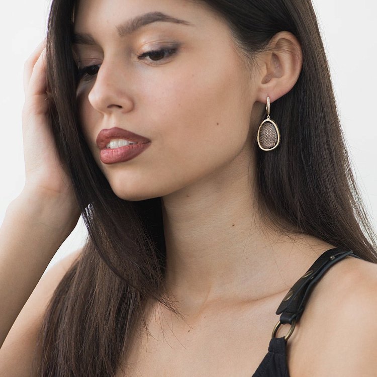 Золотые серьги с фианитами и дымчатым кварцем с03339 от ювелирного магазина Оникс - 2