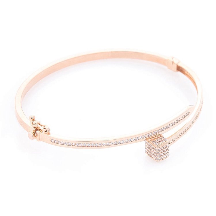 Жесткий золотой браслет (фианиты) б03763 от ювелирного магазина Оникс - 1