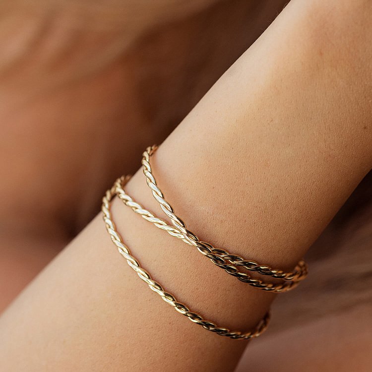 Жесткий золотой браслет "Переплетение" б05349 от ювелирного магазина Оникс - 10