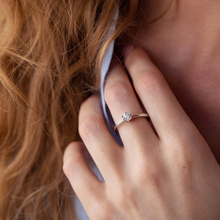 Помолвочное кольцо в белом золоте с бриллиантом км0288 от ювелирного магазина Оникс - 3