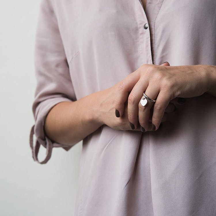 Серебряное кольцо "Love" 112049 от ювелирного магазина Оникс - 4