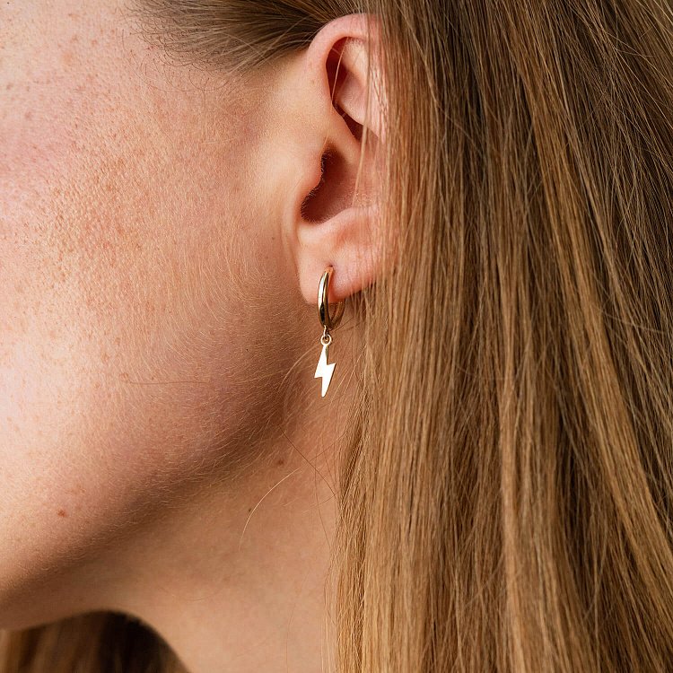 Серьги - кольца "Молнии" в желтом золоте с08067 от ювелирного магазина Оникс - 1