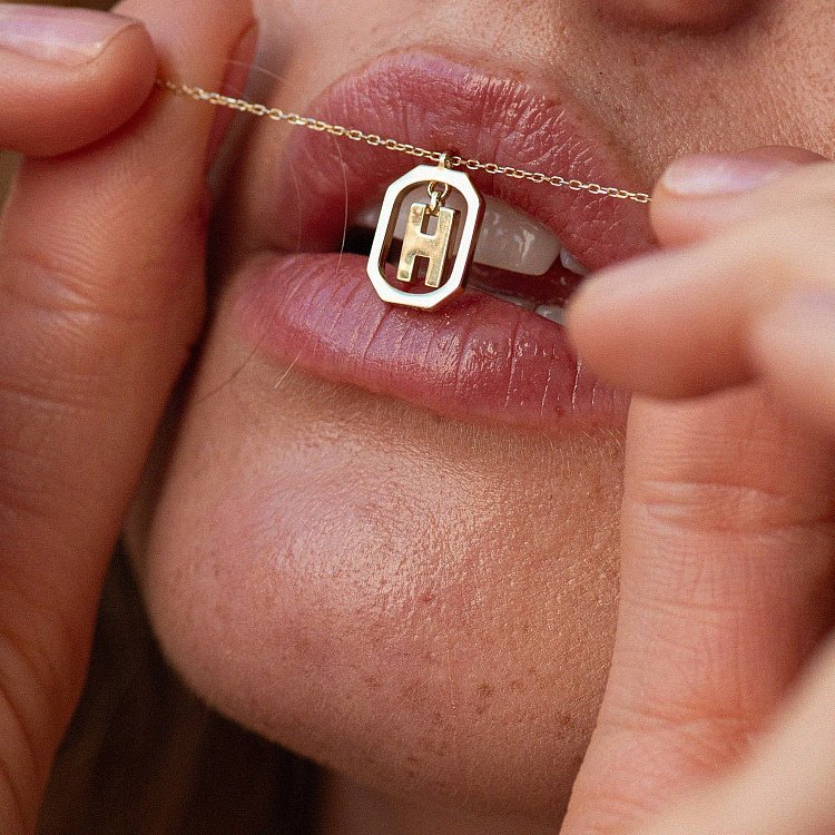 Колье с буквой "Н" в желтом золоте кол02463н от ювелирного магазина Оникс - 3