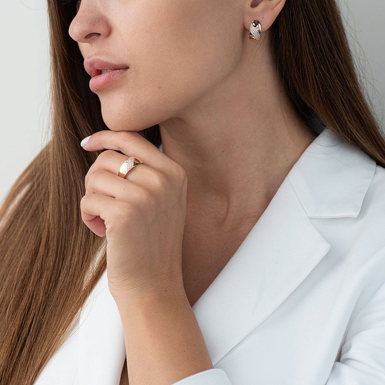 Золотое кольцо с белыми фианитами к06646 от ювелирного магазина Оникс - 1