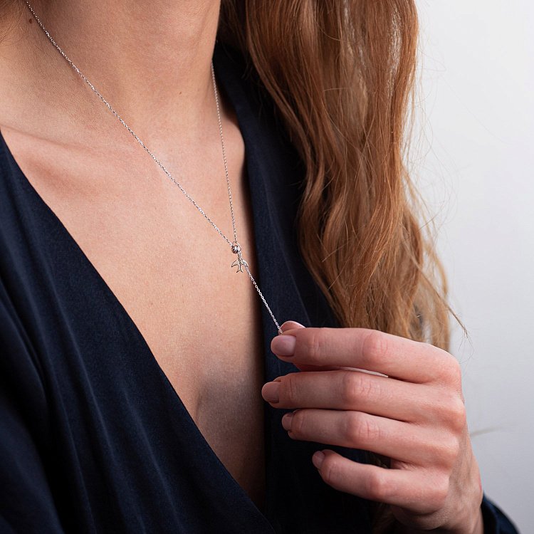 Колье "Ласточка" в белом золоте (фианит) кол01920 от ювелирного магазина Оникс - 2