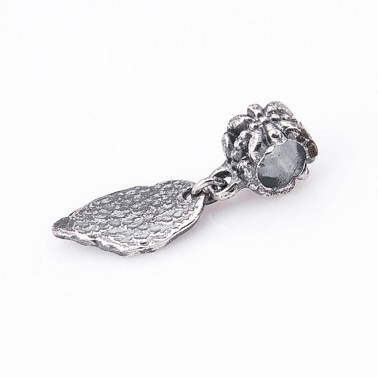 Серебряный шарм "Листочек" 132138 от ювелирного магазина Оникс - 1