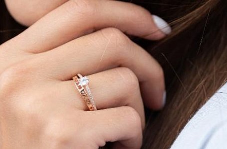 Как правильно носить помолвочное кольцо?