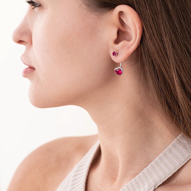 Серебряные серьги - пусеты "Сердечки" с рубином и фианитами  2713/9р-HRUB от ювелирного магазина Оникс - 2