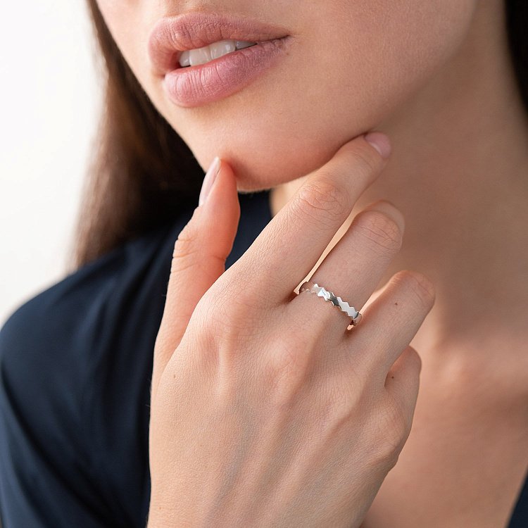 Серебряное кольцо "Грани" 112608 от ювелирного магазина Оникс - 2