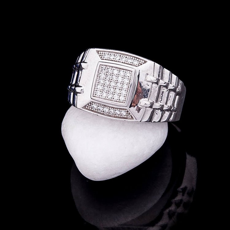 Серебряная печатка с фианитами 111118 от ювелирного магазина Оникс