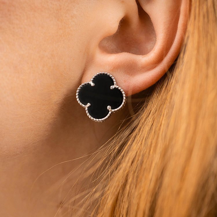 Срібні сережки "Конюшина" (онікс) 123422 від ювелірного магазину Онікс