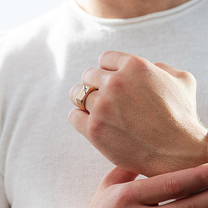 Мужская золотая печатка с фианитом к08223 №4