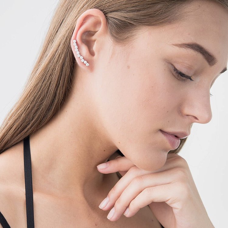 Срібні сережки з фіанітами 121634 від ювелірного магазину Онікс