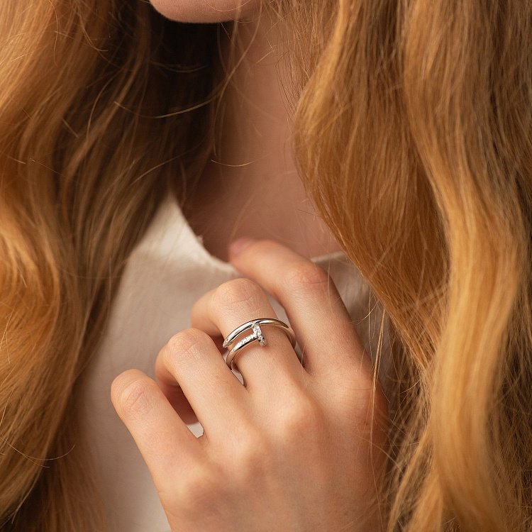 Каблучка "Цвях" у сріблі (фіаніти) 1426 від ювелірного магазину Онікс - 1