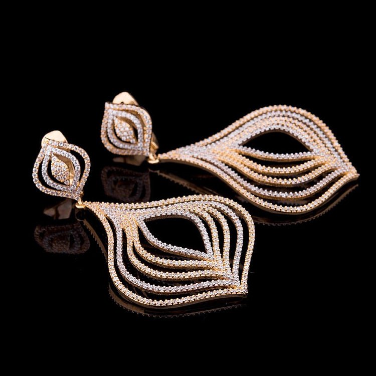 Золотые серьги "Винтаж" с фианитами с03363 от ювелирного магазина Оникс - 1