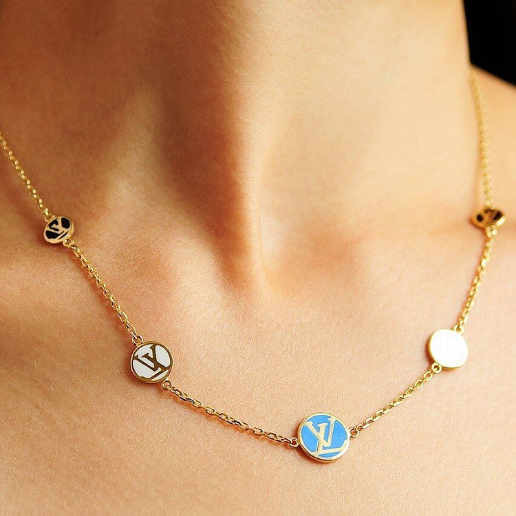 Золоте кольє з емаллю LGP9159 від ювелірного магазину Онікс