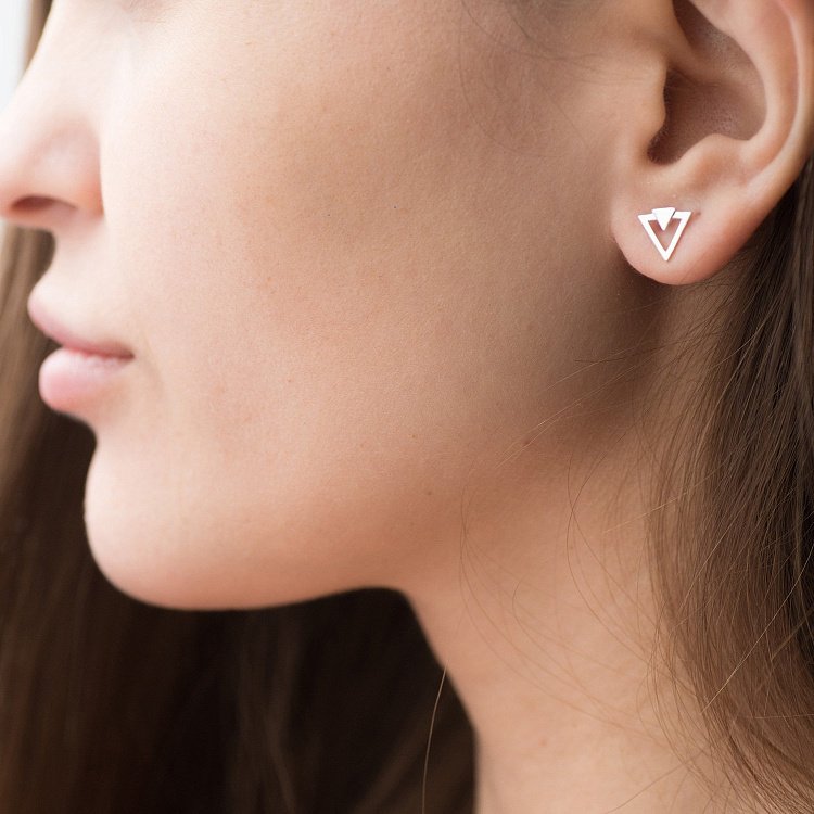 Серебряные серьги-пусеты "Треугольники" 122637 от ювелирного магазина Оникс - 5