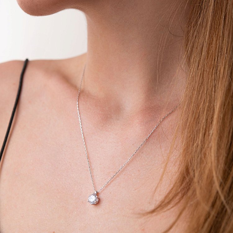 Серебряное колье с одним фианитом 181141 от ювелирного магазина Оникс - 2