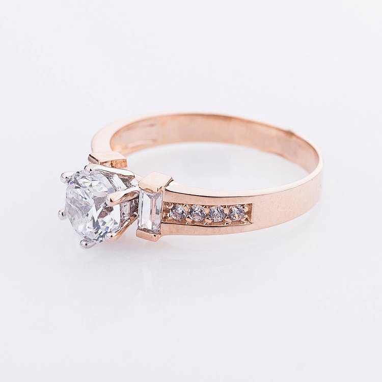 Помолвочное золотое кольцо с фианитами к04686 от ювелирного магазина Оникс - 1