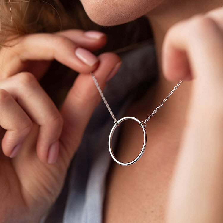 Срібне кольє "Великий кругообіг" (2.5 см) 181044 від ювелірного магазину Онікс - 5