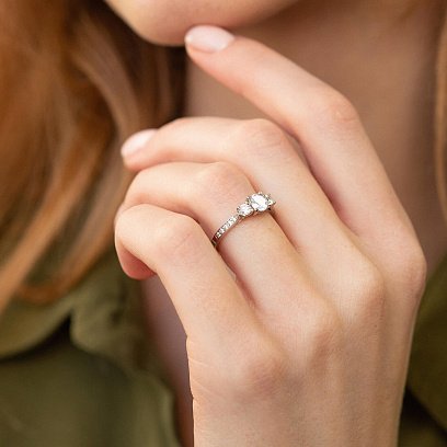 Срібна каблучка з фіанітами 683 №2