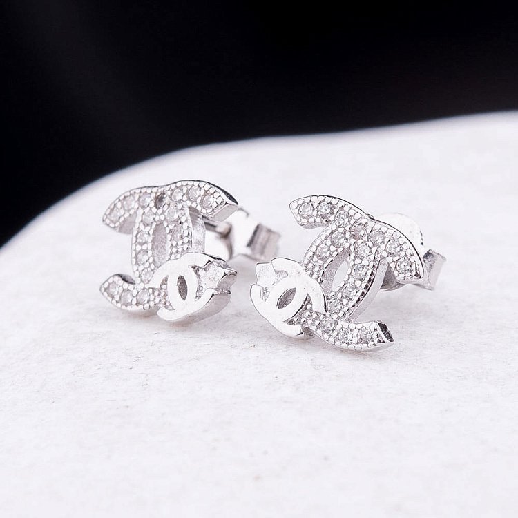 Эксклюзивные серебряные серьги с фианитами 121666 от ювелирного магазина Оникс - 2