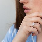 Серебряное помолвочное кольцо с фианитом 111848 от ювелирного магазина Оникс - 1