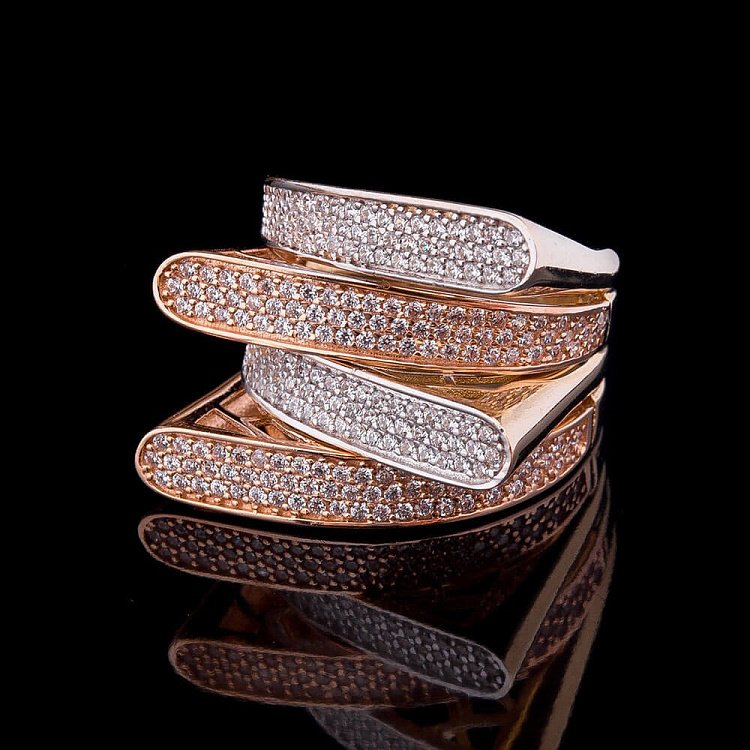 Ексклюзивна золота каблучка з фіанітами к03907 Ексклюзивна золота каблучка з фіанітами к03907 від ювелірного магазину Онікс