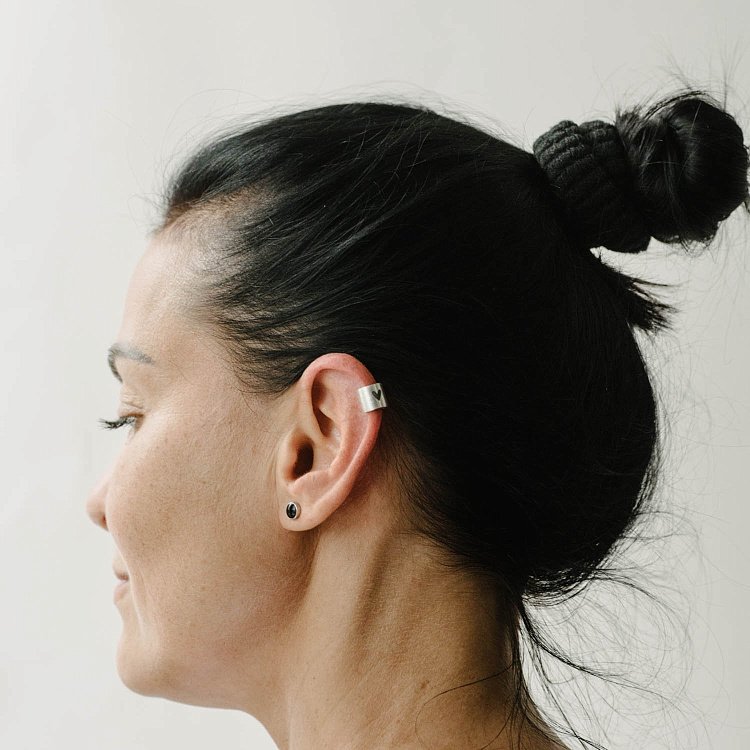 Серебряная серьга-каффа "Сердце" (матовая) 122703ser от ювелирного магазина Оникс - 6