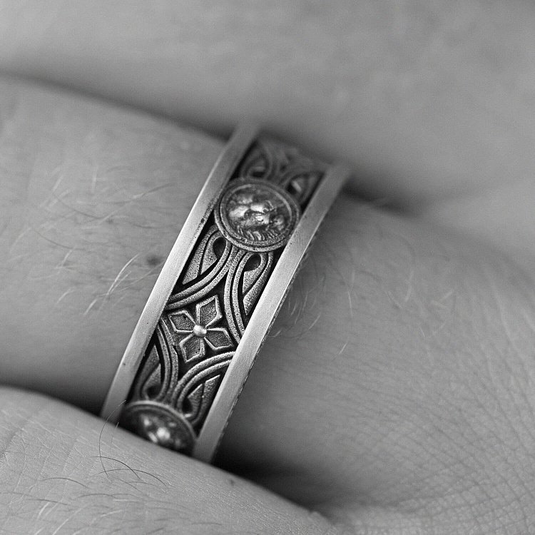 Серебряное текстурное кольцо "Лев" 1180 от ювелирного магазина Оникс - 1