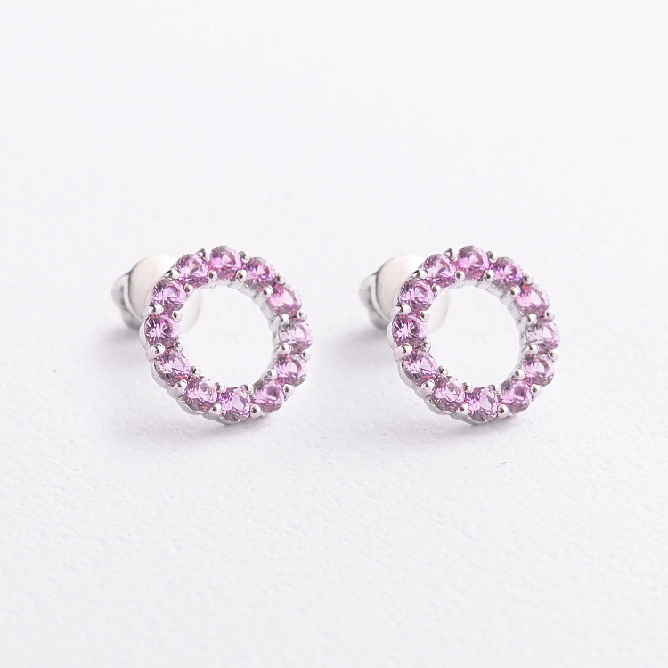 Срібні сережки - пусети з рожевими синтетичними сапфірами 2689/1р-PSPH від ювелірного магазину Онікс